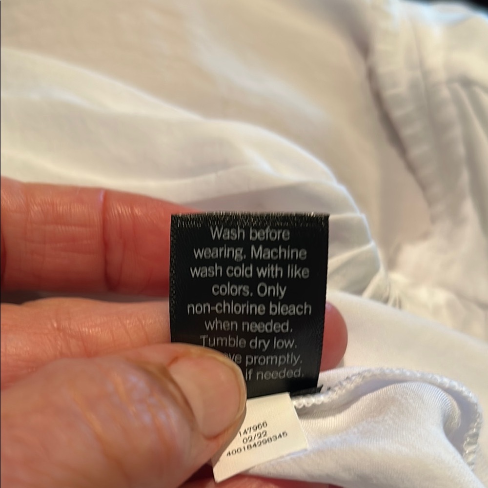 Simply Vera Vera Wang White Sleeveless Blouse - Picture 11 of 11